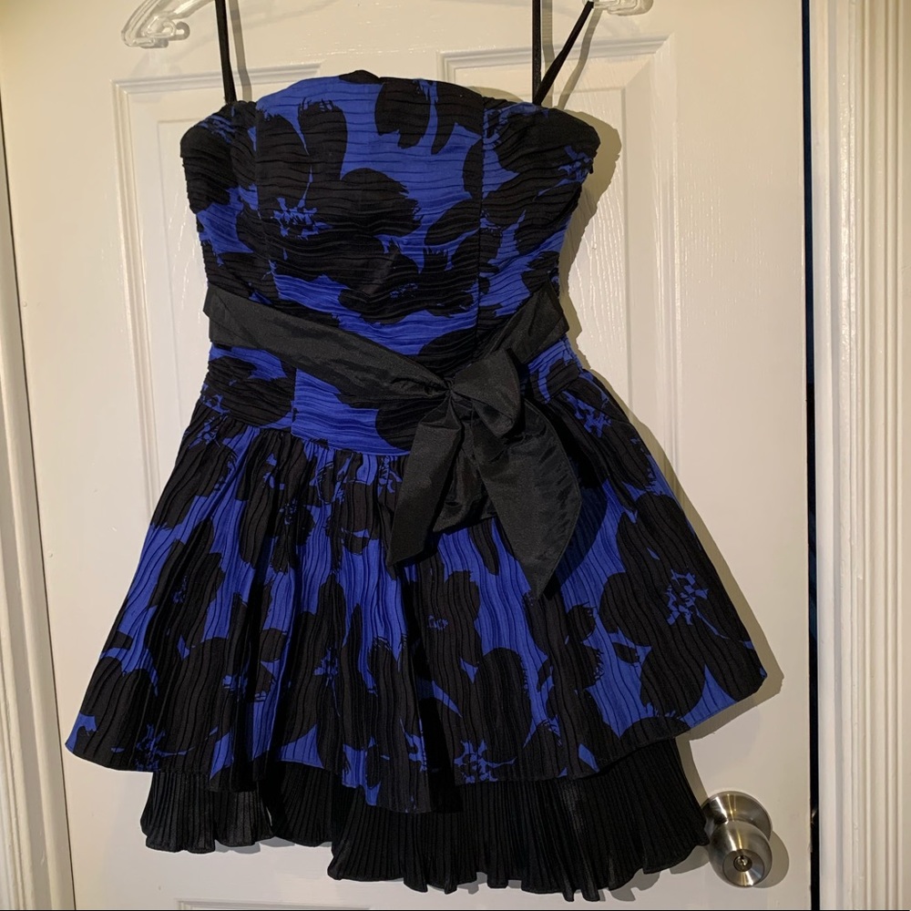 Beautiful evening dress 💙🖤 size M